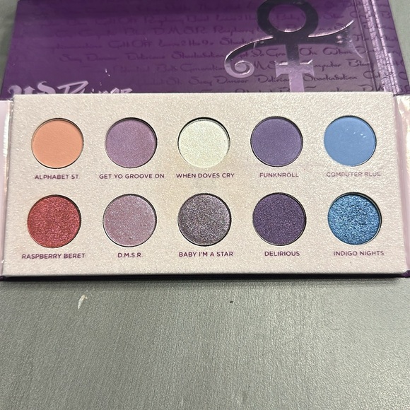 NEW - URBAN DECAY X PRINCE LET’S GO CRAZY EYESHADOW PALETTE
Limited-Edition - Picture 3 of 6